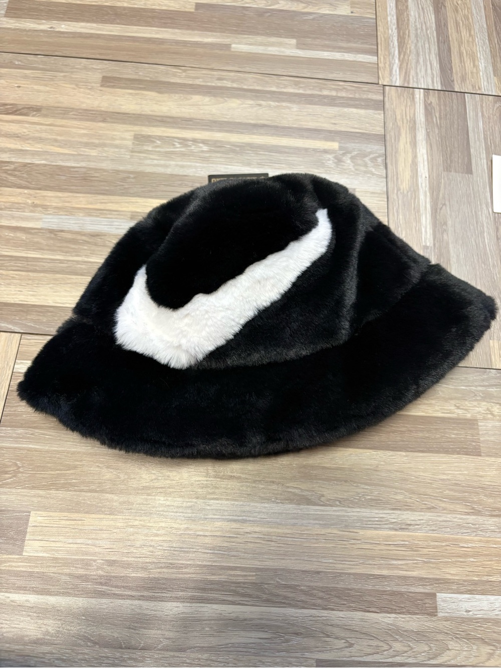 Nike Apex Faux Fur Swoosh Bucket Hat